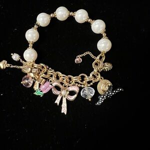 Elegant Gold and Pearl Charm Bracelet